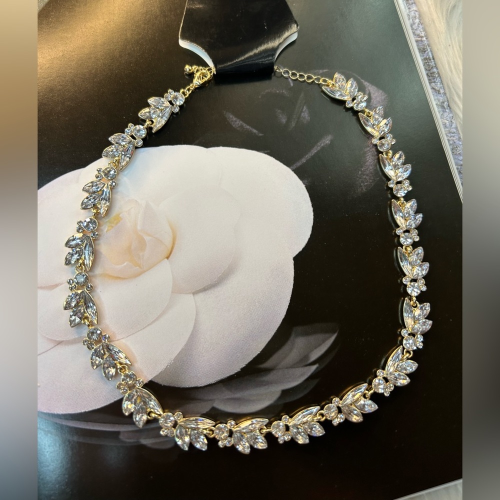 Rhinestone Floral Goldtone Special Occasion Necklace NWT - Picture 4 of 5